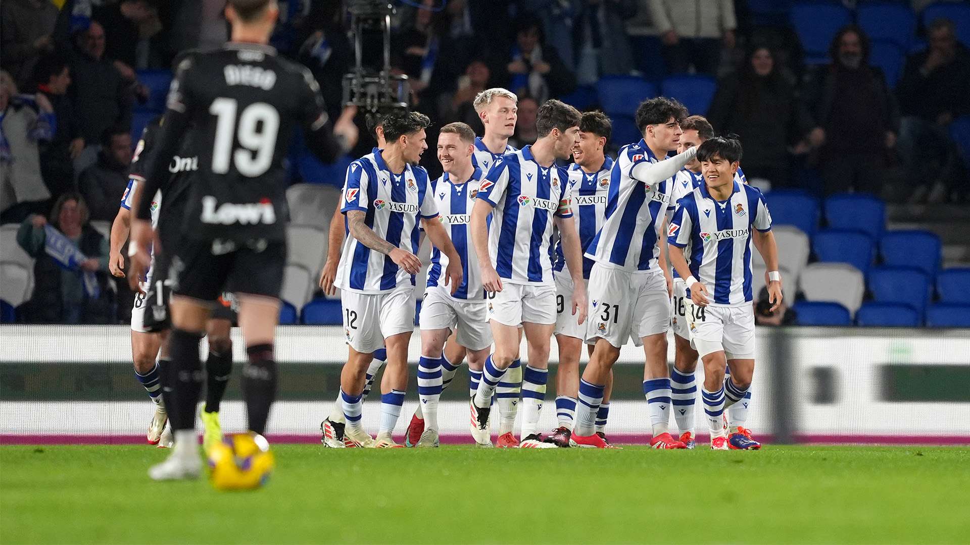 展现了其强 展现了其强